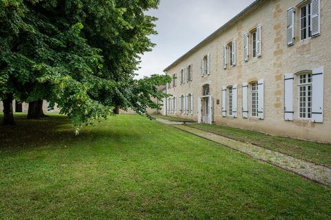 Duport Immobilier is proud to present this 19th century wine chateau located in the Bordeaux region offering spacious and elegant spaces. On the ground floor, a through entrance welcomes you, while six large rooms, each with a functional fireplace, i...