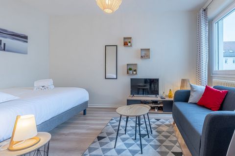 Access to this place is particularly easy, whether by car or train (the accommodation is just a 5-minute walk from the Thionville SNCF train station). Located near the city center (a minute's walk from Place Anne Grommerch), the apartment offers a st...