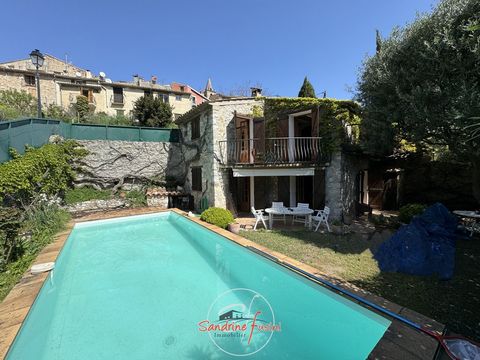 LE BROC: Close to all amenities, Village house of old sheepfold type, with a living area of 66 m2 with swimming pool and adjoining land of about 220 m2, comprising on one level, a living room with fireplace and an independent kitchen, all overlooking...