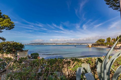 Highly sought after location on Cap d'antibes.Magnificent villa on the west side of Cap d'Antibes set on a privileged location facing Ondes beach on a 1448 m2 plot.Requiring renovation, the current living area is 142 m2 plus a studio of 27 m2 and a g...
