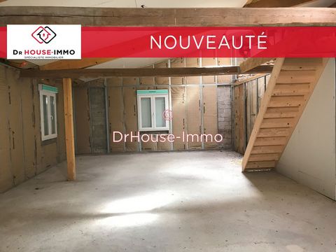 To be discovered!! Residential house of 240m2 with high potential located between Dampierre sur Salon and Champlitte. It is composed of 5 rooms, one of which is 70m2, a mezzanine, a large garage and a terrace. Work carried out: roof, PVC double glaze...