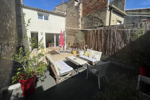 NEW ON COURSAN - The DFIMMOSUD agency invites you to discover this charming village house on 3 levels, you will find on the ground floor a large commercial premises of 65m2 with separate toilet and an independent entrance to access the type 4 duplex ...