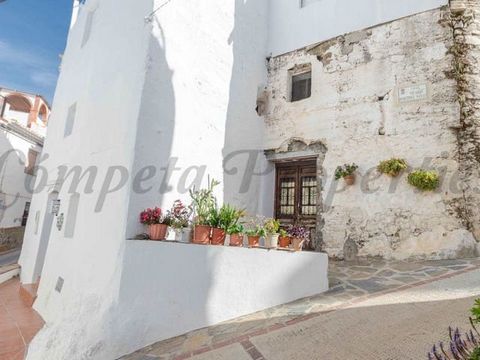 Offering abundant space for renovation, this property is nestled in the picturesque mountain village of Canilas de Albaida. Spread across various floors and featuring two separate entrances, On the ground floor, you'll find an entrance room with step...