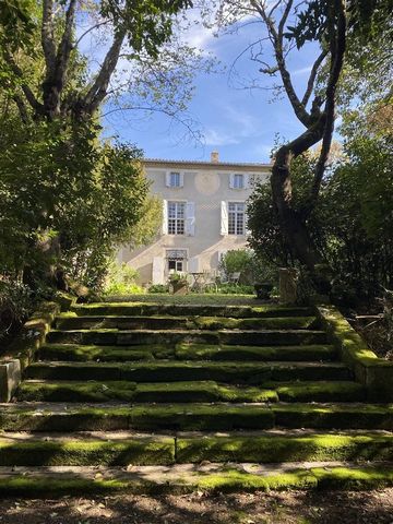 Push the masterful gate and come and discover this family property located in Carcassonne. The residence will surprise you with its volumes (more than 500 sqm of living space) and the atmosphere that emanates from it: remaining entirely in its origin...