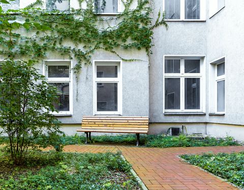 Address: Lucy-Lameck-Strasse 15, Berlin Property description This charming apartment number 19 is situated on the second floor of a historic building’s side wing, constructed in 1900. With a living space measuring 33.07 square meters, it offers a coz...