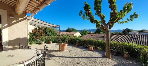 Discover this charming villa from 2010, nestled on the heights of the village of Lauris, offering a peaceful living environment, in a quiet area, close to the village and its amenities. **Key features :** - Living area of approximately 117.5m², entir...