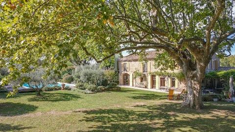 Discover this splendid property of 2.5 hectares, carefully selected by Von Peerc, nestled in a haven of peace just 3 minutes from the village center. Dating back to the 18th century, this authentic 450 m² farmhouse will captivate you with its generou...