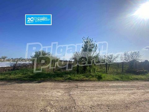 For more information call us at ... or 052 813 703 and quote the property reference number: Vna 84488. Responsible broker: Krasen Zahariev We offer to your attention a regulated plot of land with an area of 1 009 sq.m. Rectangular yard facing an asph...