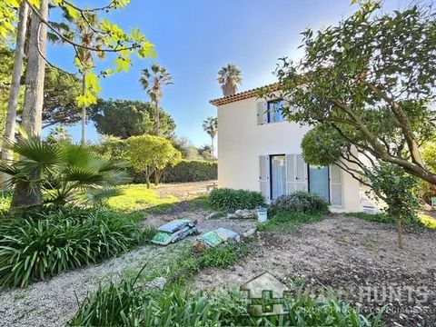 Beautiful and recently renovated property, located in an exceptional location and in close proximity to the sea. This prestigious villa meets the latest standards in terms of comfort and security. You will be charmed by its lovely garden with ancient...