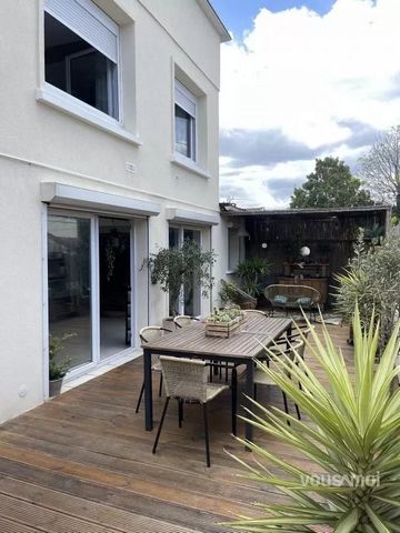 VOUSAMOI invites you to discover this pretty house of 140m² located in a quiet cul-de-sac of the Coteau district. Completely renovated in 2023 with quality materials, this house offers a functional layout and modern amenities. On the ground floor, a ...
