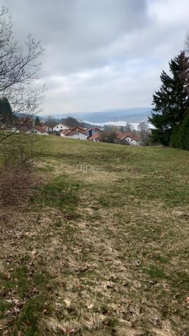 Exclusively in MONTPERREUX, very beautiful location with lake view for this plot of land to be subdivided of 4512 m2. Building land (PLU 29/03/2021) G1 soil survey available Contact Sylvie Marguet-Midali ...