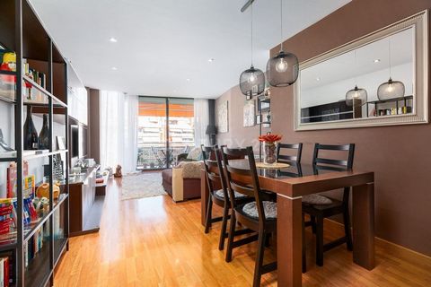 Welcome to your new home in one of the most exclusive areas of Sant Andreu de la Barca! This charming apartment is waiting for you and your family to make it yours. Located in a privileged community, you will enjoy a beautiful communal pool and garde...