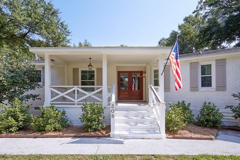 Modernized Ranch on 1/2 Acre Dream Lot This captivating 4-bedroom, 3-bathroom traditional brick ranch, completely renovated in 2020, offers the perfect blend of classic charm and modern elegance. Nestled in a quiet family-friendly cul-de-sac, it prov...