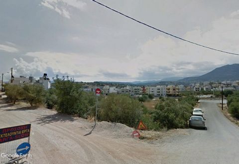 Located in Agios Nikolaos. Building plot of 402 m2, nicely positioned in the south-western part of the town of Agios Nikolaos, very close to the town's 3rd primary school, enjoying nice views of the western outskirts of the town, the hills and the mo...