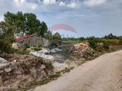 Land for construction with 2200 m², located in Feteira, a few minutes from the center of Tentúgal. It has land with well, shed and threshing floor. Located in a quiet and pleasant place. Come visit! I look forward to your contact!