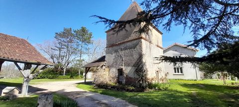 In the countryside, close to all amenities, this property offers a potential for future business, ideal for rental, restaurant etc (subject to necessary permissions). A superb dovecote, on 3 levels 90 m². The first house of about 215 m², in two parts...