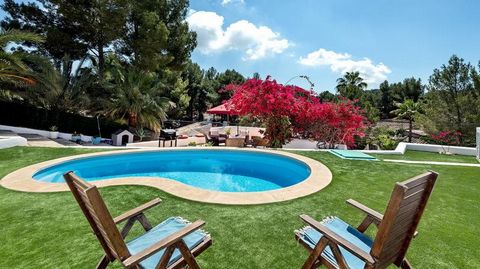 Mallorca Real Estate: This recently modernised villa with lots of charm is located in the quiet residential area of Costa de la Calma, in the southwest of the island. On a low-maintenance plot of approx. 665 m2, this villa offers a living area of app...