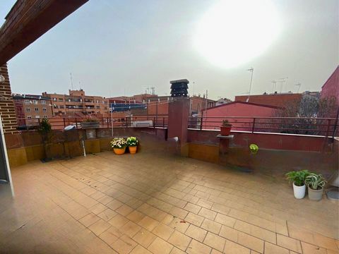 We have this stunning duplex penthouse for sale, totally independent, with no community fees! Possibility of a third bedroom. It is located in the Zaporra area of Alcobendas, a town north of Madrid. The property has a total constructed area of 102 sq...