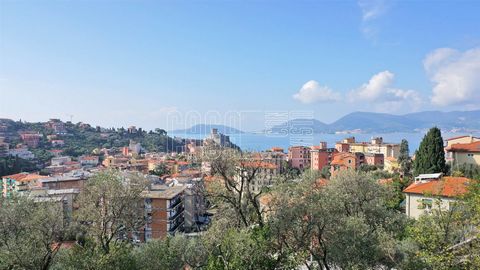Elegant newly built complex, currently under construction, consisting of only five exclusive residential units located in the prestigious town of Lerici, in a privileged position a short distance from the sea, the historic center and all services. Th...