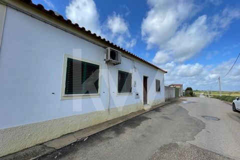 Awaken to the serenity of the Alentejo with this magnificent hill of 880 square meters of gross area, just 12 kilometers from the center of Ferreira do Alentejo. Explore the essence of rural tranquility, surrounded by the natural beauty of the region...