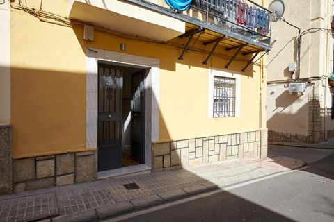 Apartment for sale in Jaén, in an area of complete tranquility. ~~It is distributed in two bedrooms, kitchen, living room, patio, a bathroom and a large entrance.~~This property is located on a ground floor, without stairs that hinder the entrance to...