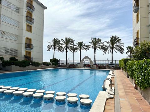 We present this beautiful apartment in Calafell, located on the beachfront in the Mas Mel area, with a useful area of more than 90m2. It is located a few meters from the beach and has 3 double bedrooms and a single room, 2 bathrooms. It is a very bri...