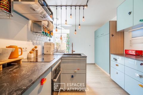Located in the heart of the village of Saintes Maries de la Mer, in the immediate vicinity of the arena, the church and the beaches, this studio of 31m2 with a private garden of 25m2 has benefited from a complete renovation. Redesigned to make it fun...