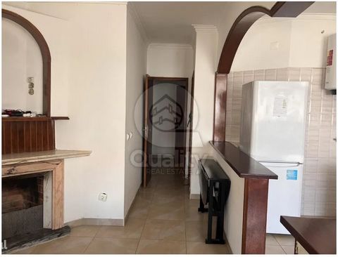 I present to you this t2 +1 located at Rua 8 de Março in Fontainhas, municipality of Moita district of Setúbal This 2 bedroom apartment is located on the 2nd floor without elevator. This property has the use of the attic already made by the builder. ...