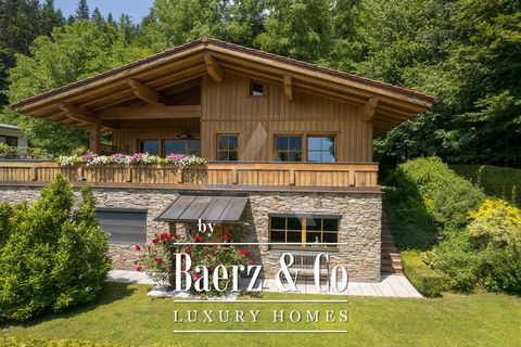 This cozy, south-facing country house is in a quiet, slightly elevated position on the edge of the forest and offers a magnificent view of the surrounding mountains. The top floor features an open-plan living area with tiled fireplace, a spacious kit...