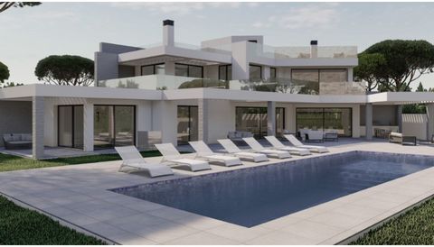 Located in the Luxurious Resort of Vale do Lobo within walking distance to amenities, the famous golf courses of Vale do Lobo and within a short distance of beautiful beaches and restaurants. With a total area of 1700m2, the plot has an approved proj...