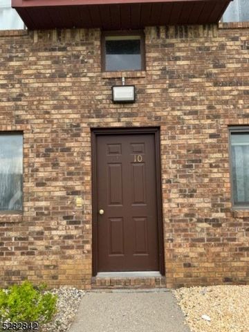 Nestled within the Great Gorge Terrace in Vernon, NJ. Desirable 2ND floor unit and a wonderful open floor plan. Garbage, Water & Sewer INCLUDED in the Maintenance fee and check out the low taxes. Features a Living Room with a wood burning fireplace, ...