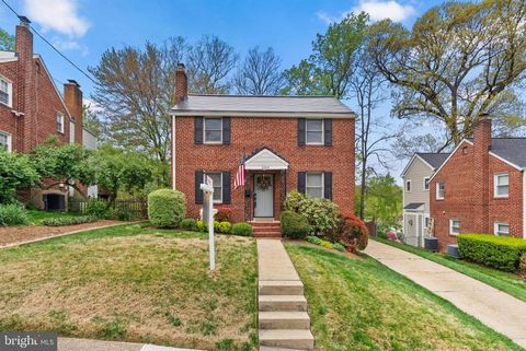*** Open House Sunday April 21st 1-3 pm*** Welcome to this beautifully updated Arlington colonial nestled in the sought-after Dominion Hills neighborhood. This home features a stunning 2-story addition offering 4 bedrooms and 2.5 baths. Embrace moder...