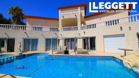 A28788CST11 - Discover this exceptional luxury villa with panoramic views of the Etang de Bages and the Med.Built 30 years ago, this property offers 550m2 of living space on a beautiful 4127m2 plot. The luminous lounge with fireplace, sleek fitted ki...