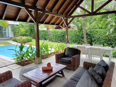 Plongez dans un avant-goût de paradis avec la Villa Premium 3 Chambres, une résidence avec laquelle le luxe rencontre la sérénité tropicale. Nichée dans un domaine privé sur la côte ouest de l'île, cette villa offre un espace de vie de 233m² conçu po...