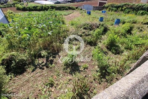 Fantastic land w / 648m2 of total area for construction of a villa w / R / C and 1st to your liking! It is located 15 minutes from the center of the Peoplea de Varzim and 20 from the center of Vila Nova de Famalicão. Situated in a quiet area with exc...