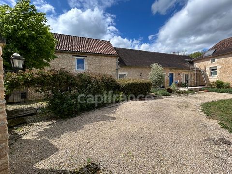 Dpt Dordogne (24), à vendre COULAURES maison P11 de 390 m² - Terrain de 4 828,00 m² - Plain pied