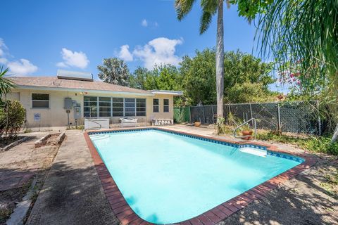 Welcome to Lake Worth Beach! This 3-bedroom, 3-bath single family home, nestled just blocks from the bustling downtown area of Lake Worth Beach. Spanning 1,874 sq ft, it features a thoughtful split floorplan for enhanced privacy and comfort. Enjoy lu...