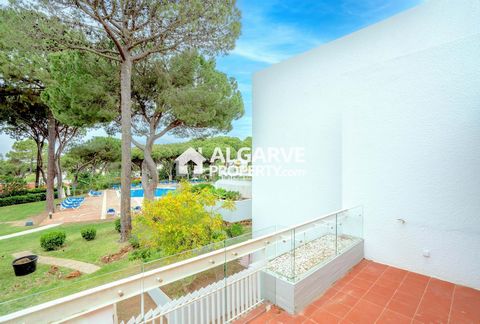 Located in Vilamoura. Marvel at this magnificent 2-bedroom apartment, just 5 minutes from the center of Vilamoura. This property offers all the comfort and luxury you seek, with a total area of 86m². Completely renovated and furnished. In a private c...