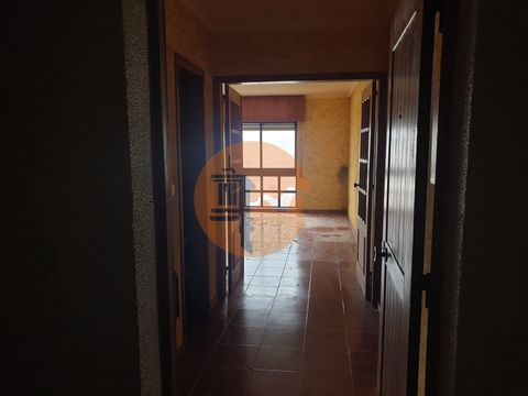 3 bedroom apartment in Algueirão Mem Martins with fantastic views of Sintra Castle This friendly apartment consists of an entrance hall, guest toilet, pantry, kitchen, living room, bedroom hall, toilet and 3 bedrooms. The apartment is originally in n...