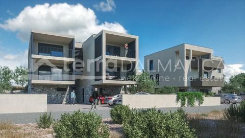 Het bestaat uit twee slaapkamers, twee badkamers, een hal en een woonkamer bestaande uit een keuken met eetkamer en woonkamer. Het woongedeelte is door een grote glazen wand verbonden met een comfortabel overdekt terras van 10,15 m2. Het appartement ...