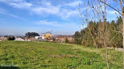 Land with 4540 m2 with feasibility of construction of gated community with 10 villas and swimming pool. Townhouses with basement + r / c + floor. Excellent location, about 2,400 mts from the beach, 850 mts Francelos train station, next to the access ...