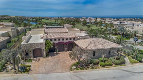 Discover this charming Golf Villa in Diamante boasting panoramic views of the Oasis Short Course. Styled after a grand Mexican hacienda it features a spacious great room that opens to a sunny terrace blending indoor and outdoor living seamlessly. Thi...