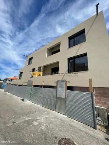 T2- lady of the new hour with garden/patio next to main metro station 3 fronts (east/west/north) Independent entrance, 2 full baths, one suite, 3 wardrobes, patio / garden. garage and storage Finishes: - JNF handles - 'Finsa' type floating pavement -...