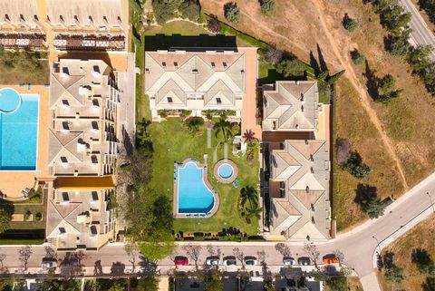 Located in Loulé. Welcome to this magnificent 2-bedroom apartment located in the stunning Urbanização do Pinhal, in Vilamoura. Surrounded by plenty of green spaces and a vast pine forest, ideal for walks and outdoor strolls, it is just a few minutes'...