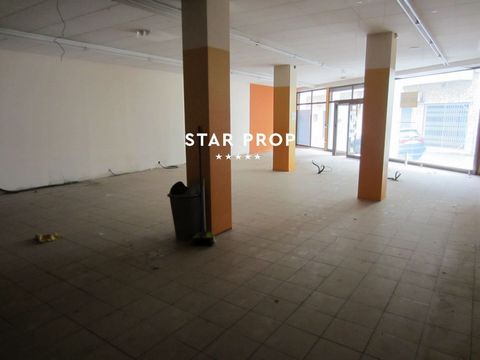 STAR PROP, with an impeccable trajectory in the real estate market, is proud to present to you this spacious and vibrant place right in the heart of Llançà. Strategically located, this commercial space has all the necessary characteristics to carry o...