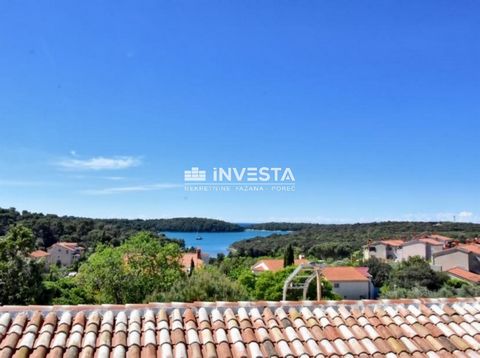 This spacious detached house of 332 m2 is located in Vinkuran, a small town near Pula, 400 m from the sea.   The house consists of two floors. On the ground floor of the house there is a garage, a large workshop, an office, a bathroom and a tavern, w...