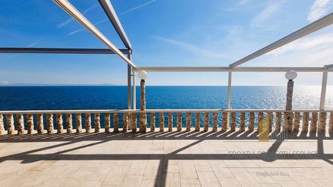 A wonderful pension complex located right next to the coast on the southern side of the island of Hvar, in the small, picturesque town of Sveta Nedjelja. This unique property offers a spectacular view of the open sea. Surrounded by numerous pebble be...