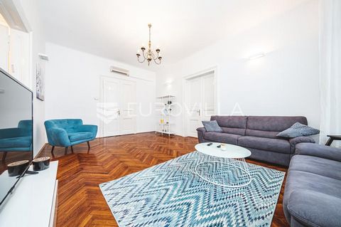 City center, Ilica, modern three-room apartment of 91.92 m2 on the 1st floor of a well-maintained building of older construction in an excellent location, close to the center, close to all necessary facilities. He owns a garage in the courtyard of th...