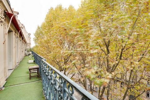 Assemblée National - Boulevard Saint Germain - Situated on the fifth floor of a very prestigious building with elevator, the Group VANEAU presents this exceptional stunning 165.03 sq.m. family sized apartment located on the two top floors of the buil...