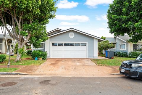THIS IS IT ... welcome to Royal Kunia !! This unique 3 bedroom 2 bath single level home has two living rooms. As soon as you walk through the front you will notice the high ceilings and open floor plan. The spacious family room and dining room area o...